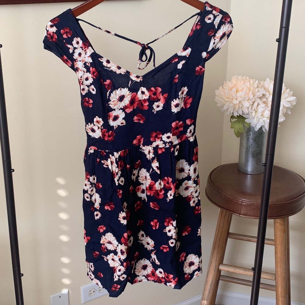 Hollister blue floral capped sleeve a line dress